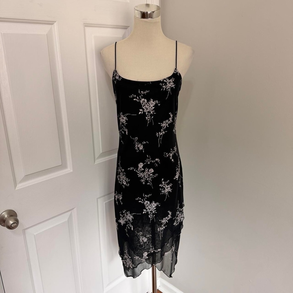 Y2K BLACK AND WHITE BYER TOO! CALIFORNIA FLORAL MESH ASYMMETRICAL MIDI DRESS